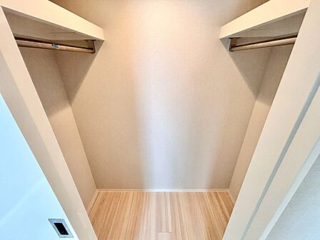 家電やスーツケース、ストック品など何でも片付く嬉しい空間です。