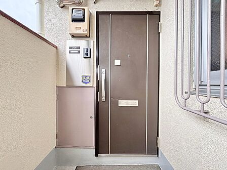 清潔感のある落ち着いた雰囲気の玄関です。