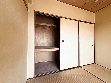 家電やスーツケース、ストック品など何でも片付く嬉しい空間です。