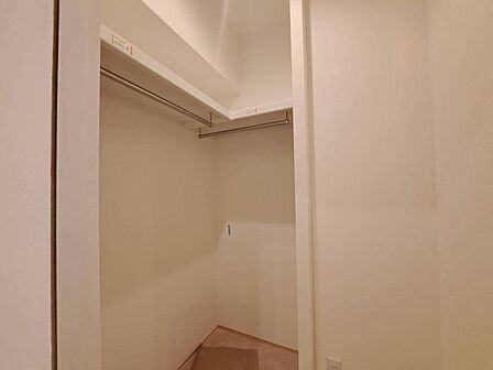 家電やスーツケース、ストック品など何でも片付く嬉しい空間です。