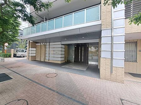 上質感漂う玄関アプローチです。