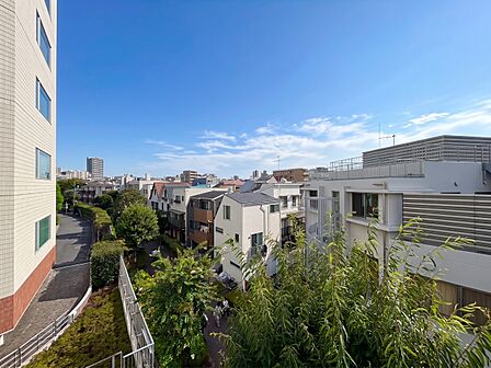 眺望や窓からの景色が良いと、家で過ごす時間も快適です。