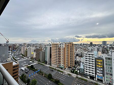 陽当たり・通風・開放感に恵まれた環境です。