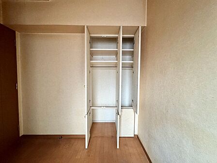 収納スペースが付いていて、お部屋を広く使っていただけます。