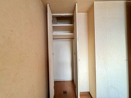 家電やスーツケース、ストック品など何でも片付く嬉しい空間です。