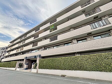 飽きのこないシンプルモダンな外観です。