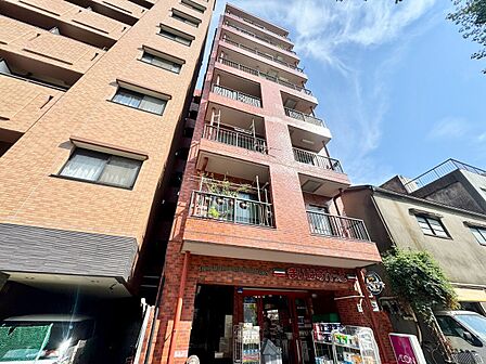 飽きのこないシンプルモダンな外観です。