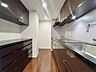 キッチン：開放感のあるキッチンスペース。調理をしながら、会話も弾みそうですね。