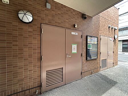 24時間いつでもゴミ出しができる専用ゴミ置場を完備。