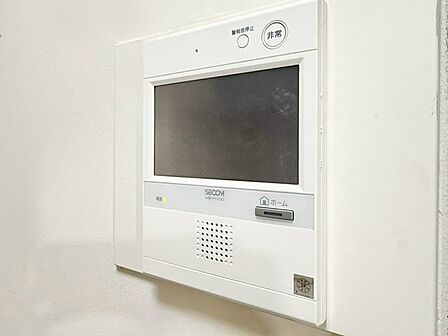 誰が来てもわかる様にモニター付きインターホンを設置。