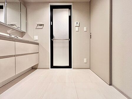 十分な広さの脱衣所。