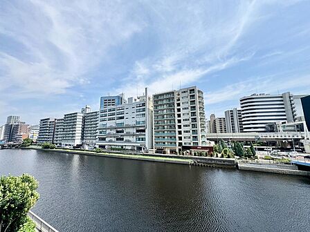 陽当たり・通風・開放感に恵まれた環境です。