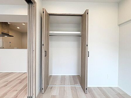 家電やスーツケース、ストック品など何でも片付く嬉しい空間です。