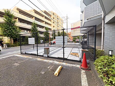 駐車スペースが嬉しいですね。※空き状況は都度ご確認下さい。