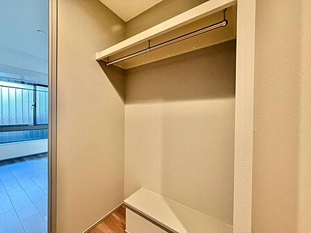 家電やスーツケース、ストック品など何でも片付く嬉しい空間です。