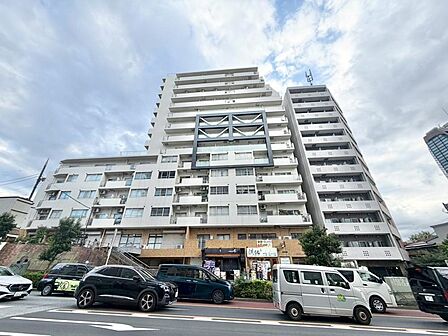 飽きのこないシンプルモダンな外観です。