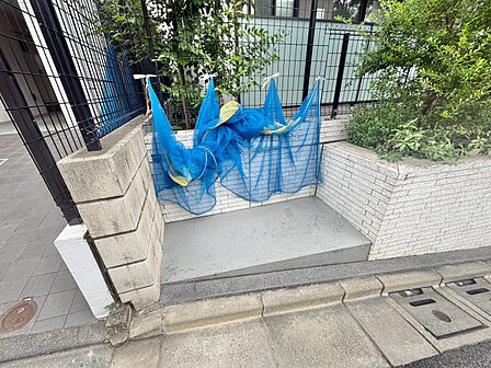 ゴミ置場。綺麗に管理されております。