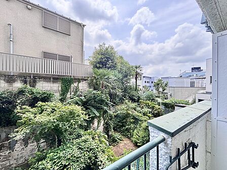 陽当たり・通風・開放感に恵まれた環境です。
