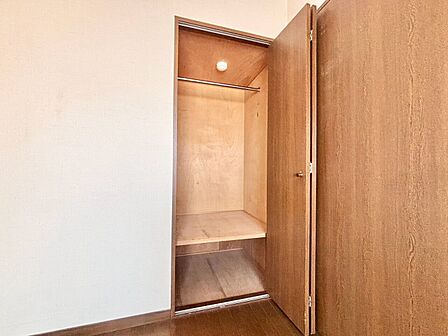 家電やスーツケース、ストック品など何でも片付く嬉しい空間です。
