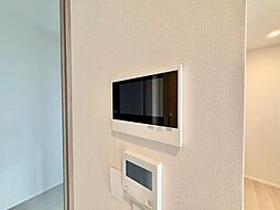 誰が来てもわかる様にモニター付きインターホンを設置。