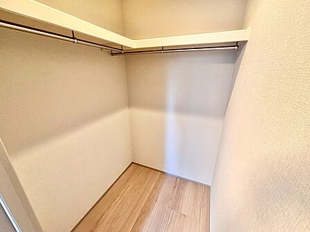 収納スペースが付いていて、お部屋を広く使っていただけます。