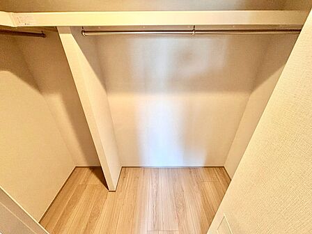 家電やスーツケース、ストック品など何でも片付く嬉しい空間です。