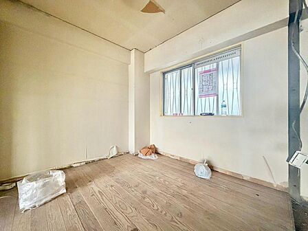 清かで艶やかな時間をもたらしてくれる室内です。