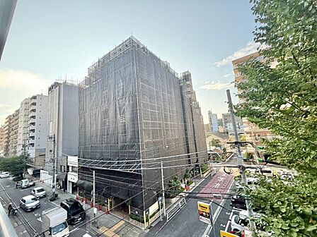 陽当たり・通風・開放感に恵まれた環境です。