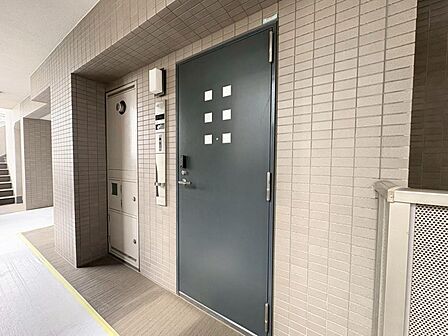 清潔感のある落ち着いた雰囲気の玄関です。