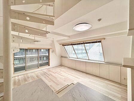 落ち着いた雰囲気に包まれて、伸びやかな空間。
