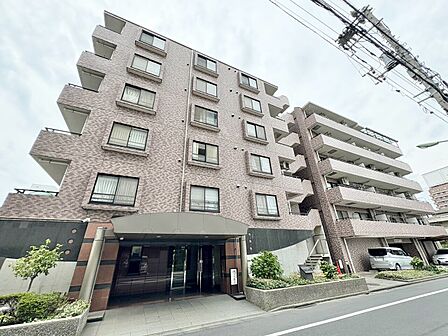 飽きのこないシンプルモダンな外観です。