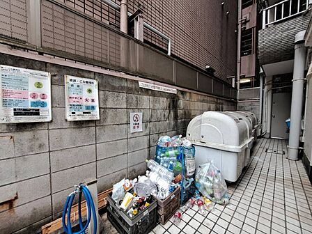 ゴミ置場。綺麗に管理されております。