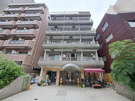 飽きのこないシンプルモダンな外観です。