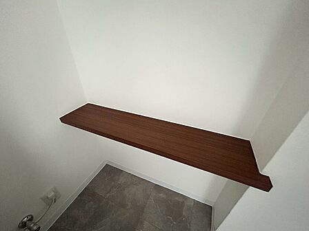 家電やスーツケース、ストック品など何でも片付く嬉しい空間です。