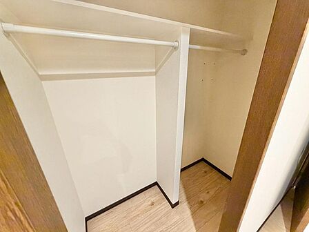 家電やスーツケース、ストック品など何でも片付く嬉しい空間です。