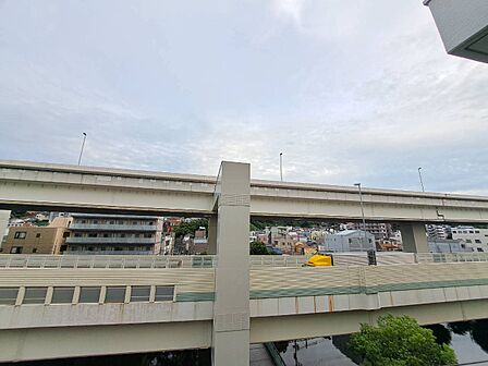 眺望や窓からの景色が良いと、家で過ごす時間も快適です。