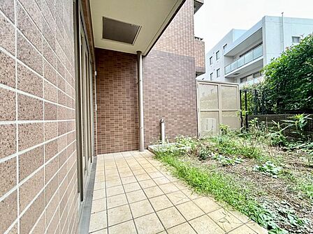 朝の澄んだ空気や、夕方に吹く清々しい風を感じられるバルコニー。