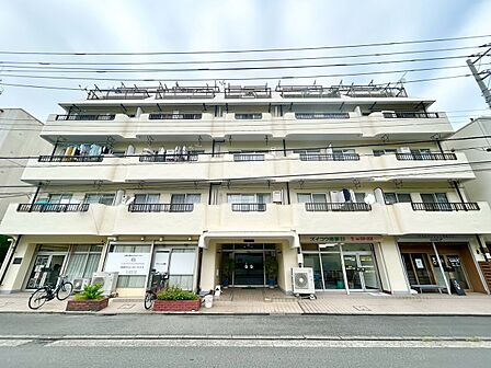 飽きのこないシンプルモダンな外観です。
