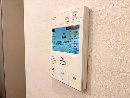誰が来てもわかる様にモニター付きインターホンを設置。