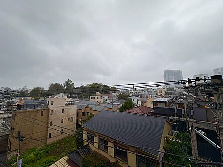 陽当たり・通風・開放感に恵まれた環境です。