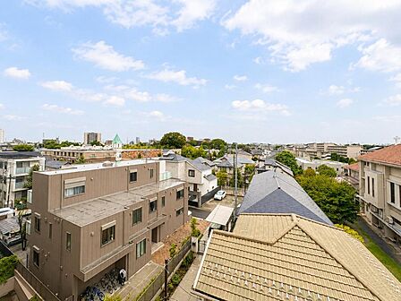 陽当たり・通風・開放感に恵まれた環境です。