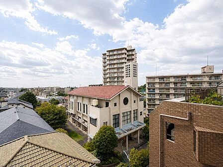 眺望や窓からの景色が良いと、家で過ごす時間も快適です。
