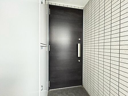 清潔感のある落ち着いた雰囲気の玄関です。