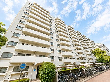 飽きのこないシンプルモダンな外観です。