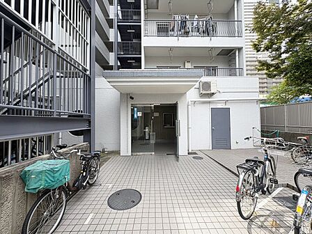 上質感漂う玄関アプローチです。