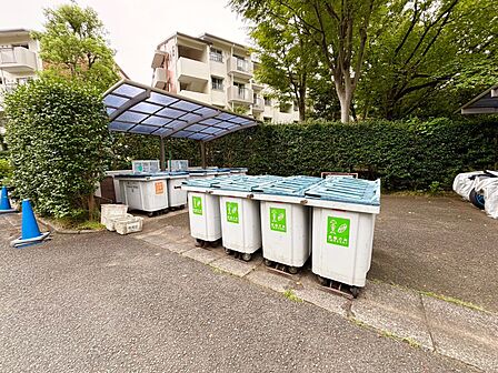 ゴミ置場。綺麗に管理されております。
