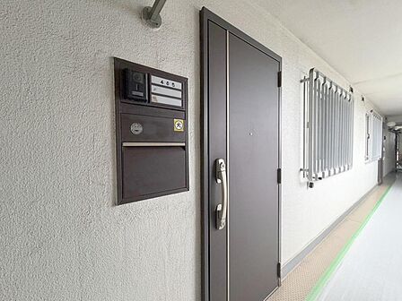 清潔感のある落ち着いた雰囲気の玄関です。