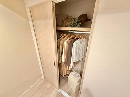 家電やスーツケース、ストック品など何でも片付く嬉しい空間です。