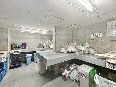 ゴミ置場。綺麗に管理されております。