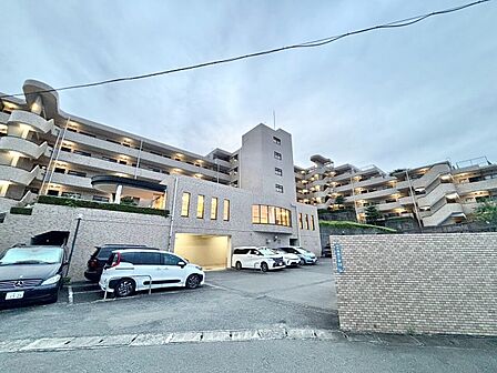 飽きのこないシンプルモダンな外観です。